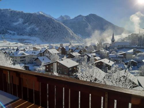 Zweisimmen Apartamento | Apartment Bergluft by Interhome