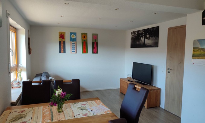 Elzach Apartamento | Apartment 'Bergwiese, 75qm' with Mountain View, Private Terrace and Wi-Fi