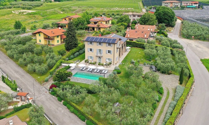 Affi Apartamento | Apartamento 'Biancaleo Bloom' con piscina compartida, terraza privada y Wi-Fi