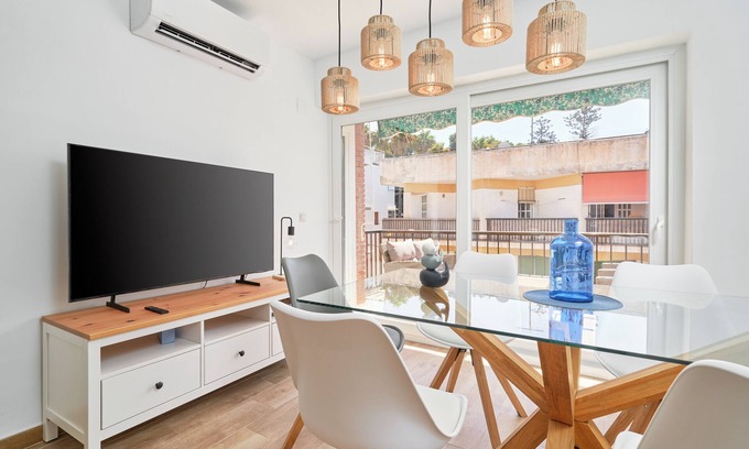 Almunecar Apartamento | Apartamento 'Bikini Beach 6' con vistas al mar, Wi-Fi y aire acondicionado