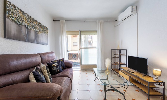 Almeria Apartamento | Apartamento 'Bilbao 22 Comodo' con vistas al mar y aire acondicionado