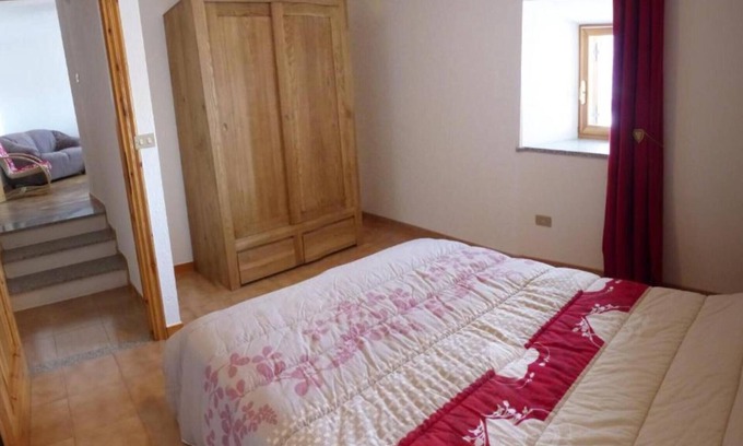 Aymavilles Apartamento | Apartamento 'Bilocale Vista Monte Bianco' con vistas a la montaña, jardín compartido y balcón
