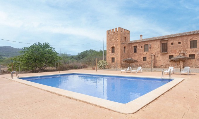 Altura Apartamento | Apartamento 'Blanca' con vistas a la montaña, piscina y jardín compartidos