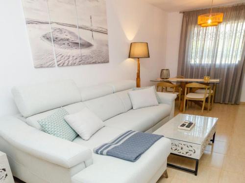 Alcanar Apartamento | Apartment block from the sea