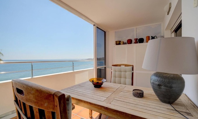 New Golden Mile Apartamento | Apartamento "Boulevard 105" con vistas al mar, piscina, Wi-Fi, aire acondicionado, balcón y jardín