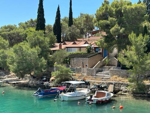 Cove Osibova (Milna) Apartamento | Apartment By the Sea