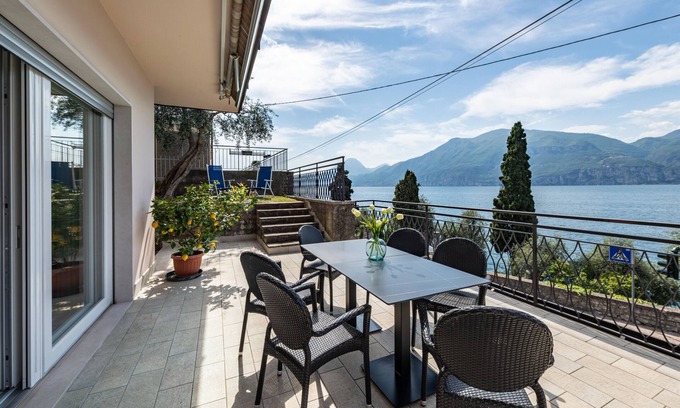 Brenzone sul Garda Apartamento | Apartamento 'Cà Granda Brenzone' con vistas al lago, Wi-Fi y aire acondicionado