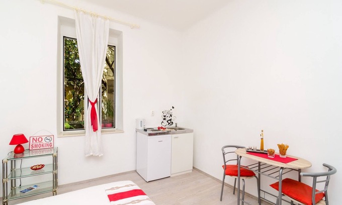 Gruz Apartamento | Apartment Caceris - Comfort Studio Apartment with Terrace