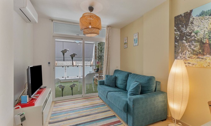 Puerto Naos Apartamento | Apartment 'Calas' with Mountain View, Wi-Fi and Air Conditioning