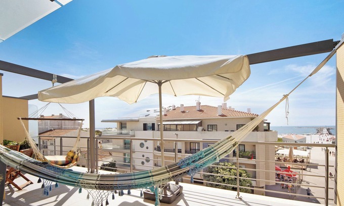 Barra Apartamento | Apartamento 'Cantinho Da Praia Da Barra' con vistas al mar, piscina compartida y Wi-Fi