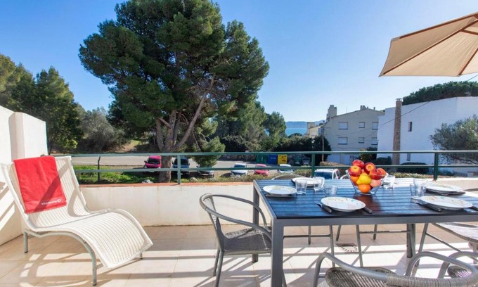 Llanca Apartamento | Apartment Cap Ras by Interhome