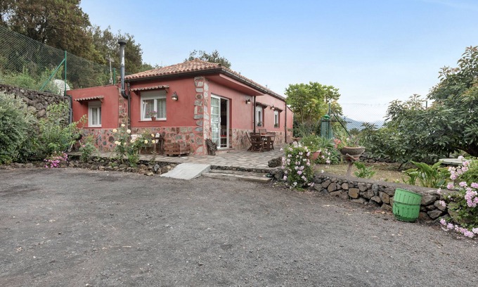 Brena Alta Apartamento | Apartamento 'Casa Heydi' con vistas a la montaña, terraza privada y Wi-Fi