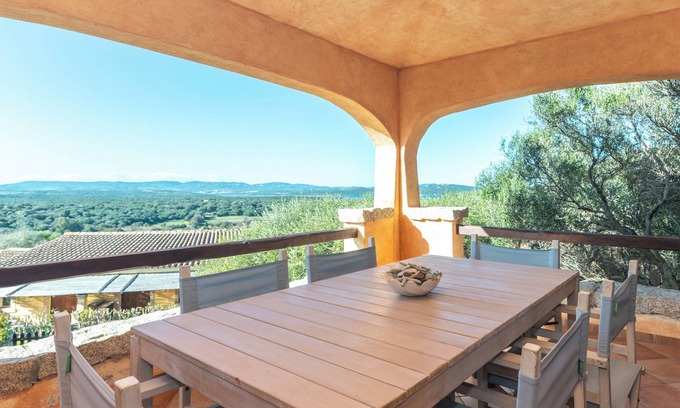 Porto Pollo Apartamento | Apartamento 'Casa Lauretta' con vistas al mar, piscina compartida y aire acondicionado