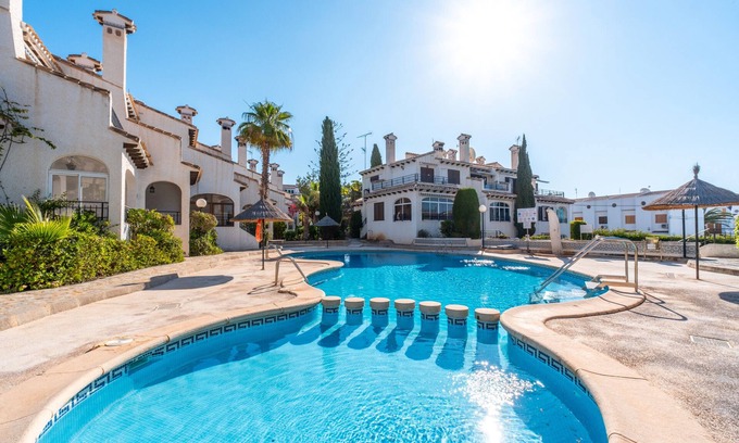 Orihuela Costa Apartamento | Apartamento 'Casa Reina Abajo' con piscina compartida, Wi-Fi y aire acondicionado