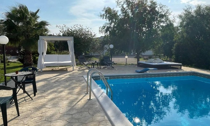 Galatina Casa | Apartamento 'Casa Stefano' con piscina compartida, terraza privada y aire acondicionado