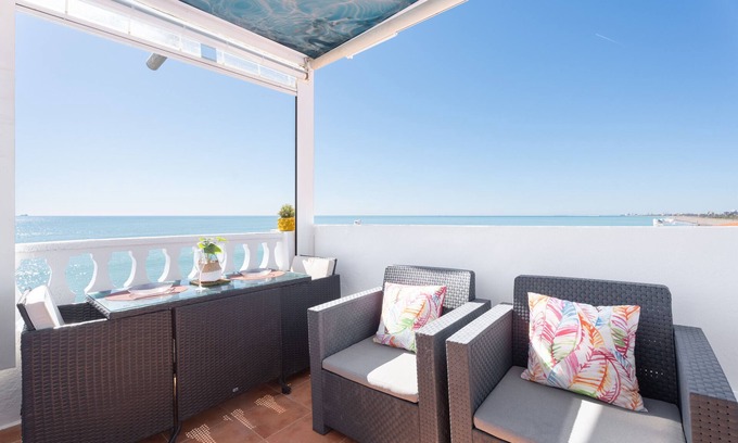 Playa de Almarda Casa | Apartamento 'casAcamer Sur' con vistas al mar, terraza privada y jardín compartido