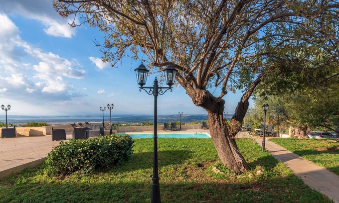 Carlentini Apartamento | Apartamento "Casale Ciricò - Casa del Guardiano" con piscina compartida, balcón privado y Wi-Fi