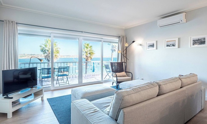 Cascais Apartamento | Apartamento 'Cascais Bay Terrace I' con vistas al mar y Wi-Fi