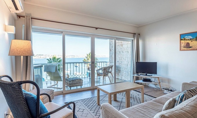 Cascais Apartamento | Apartamento 'Cascais Bay Terrace II' con vistas al mar y Wi-Fi