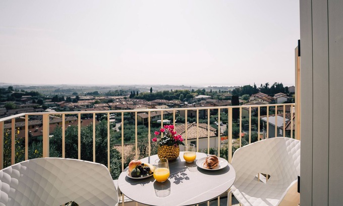 Cavaion Veronese Apartamento | Apartamento "Cavalino Boutique 2" con vistas al lago, terraza y Wi-Fi