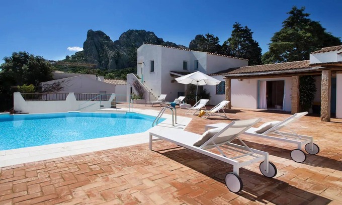 San Pantaleo Apartamento | Apartment "Charming house in San Pantaleo" with Shared Pool, A/C, Wi-Fi & Terrace