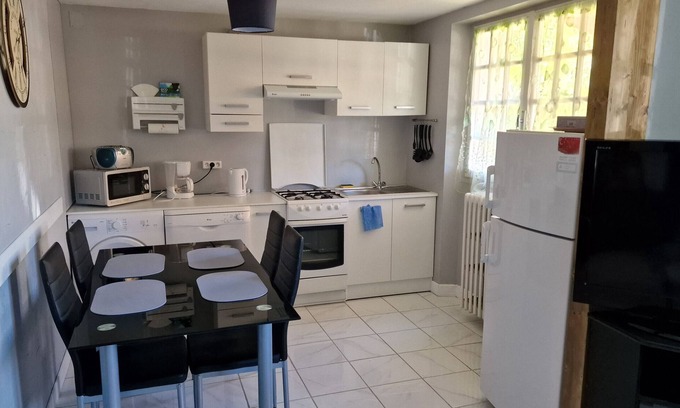 Cahors Apartamento | Apartment 'Chez Philou' with Shared Pool, Private Terrace and Wi-Fi
