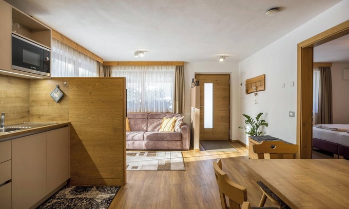 Mareo Apartamento | Apartamento 'Ciasa Rungg App Pares' con vistas a la montaña, jardín y Wi-Fi