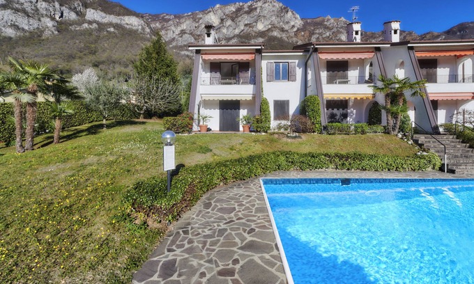Lierna Apartamento | Apartamento 'Claudias Flat' con piscina compartida, balcón y Wi-Fi