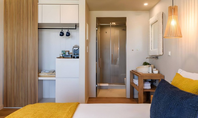 Agios Stefanos Casa | Apartamento 'Comfort Room' con vistas a la montaña, Wi-Fi y aire acondicionado