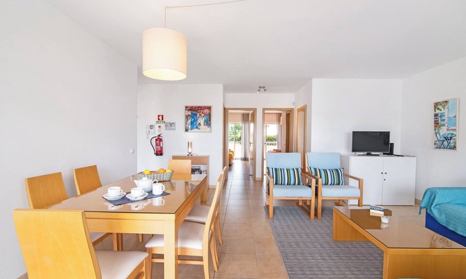 Conceicao e Cabanas de Tavira Apartamento | Apartamento 'Costa Cabanas 62' cerca de la playa con piscina compartida y Wi-Fi