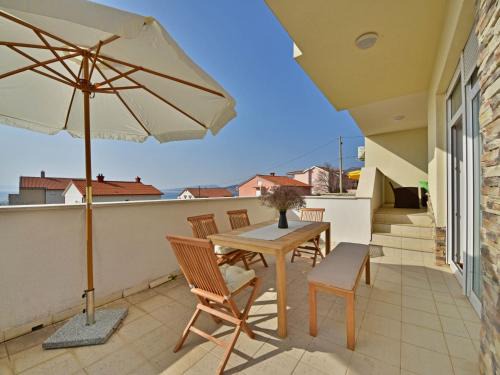 Klenovica Apartamento | Apartment Cvit 2 by Interhome