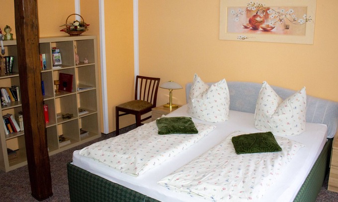 Blievenstorf Apartamento | Apartamento 'Damwildhof Fewo Zur Linde' con jardín compartido y Wi-Fi