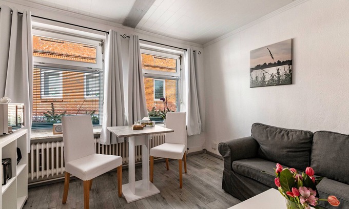 Wesselburen Apartamento | Apartamento 'Das Weiße Stadthaus' con Wi-Fi