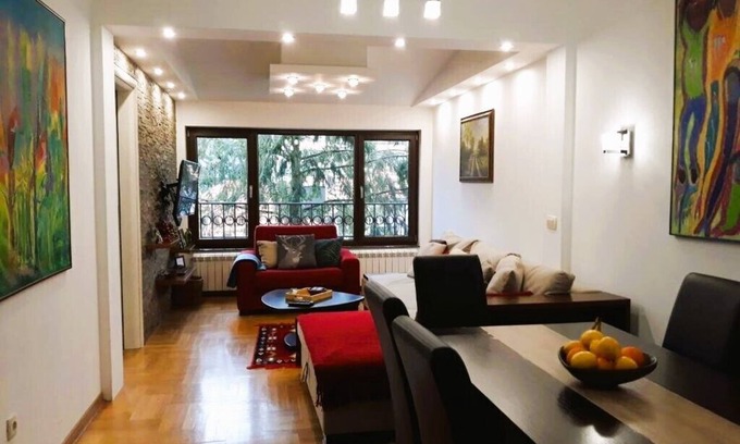 Zlatibor Apartamento | Lujoso apartamento de 2 dormitorios con una espaciosa sala de estar de planta abierta cerca del centro