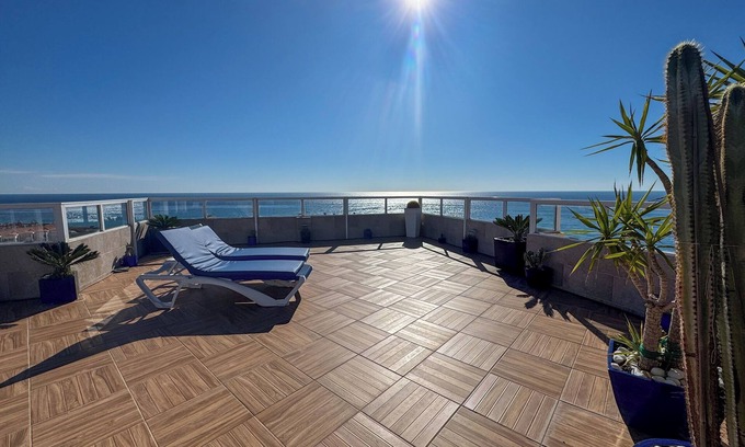 Torrox Costa Apartamento | Apartamento 'Del Sur' con vistas al mar, Wi-Fi y aire acondicionado