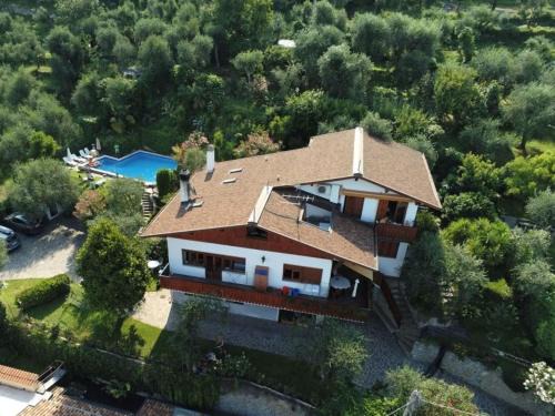 Magugnago Apartamento | Apartment Delvai-3 by Interhome