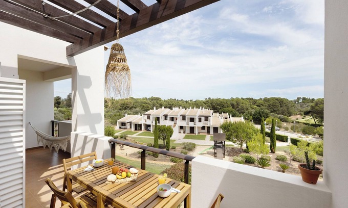 Alvor Apartamento | Apartamento 'Devvine Beach and Golf' con vistas al mar, Wi-Fi y aire acondicionado