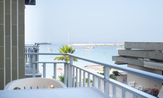 Otranto Apartamento | Apartamento 'Dimora Lungomare Terra D'otranto' con vistas al mar, Wi-Fi y aire acondicionado