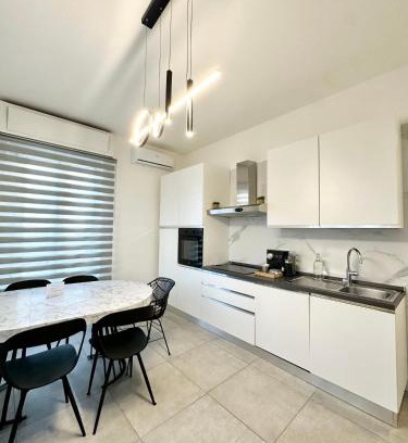 Albate Apartamento | Apartment Dolce Vita- 2 Free Parking- Self check-in