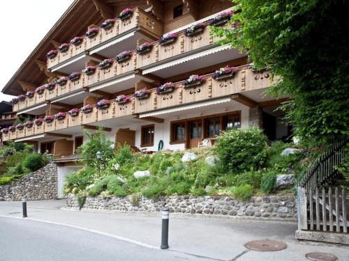 Zweisimmen Nr Gstaad Apartamento | Apartment Drive - Nr- 3 by Interhome