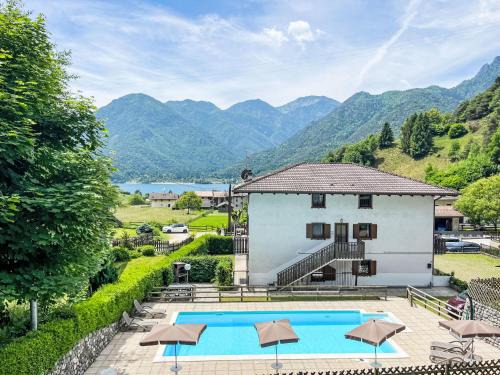 Mezzolago Apartamento | Apartment Dromaè-1 by Interhome