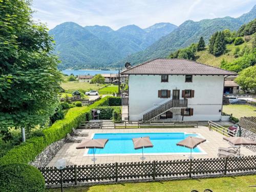 Mezzolago Apartamento | Apartment Dromaè-3 by Interhome