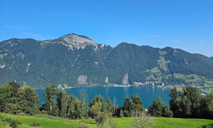 Ruetli Apartamento | Apartment Edelweiss – stunning lake & mountain view, peaceful, sunny, terrasse