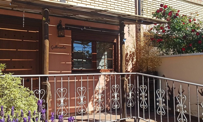 Abalos Apartamento | Apartamento 'El Guardaviñas Gallocanta' con vistas a la montaña, terraza compartida y Wi-Fi