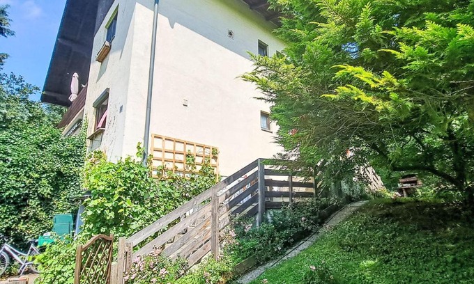 Seewalchen am Attersee Apartamento | Apartment Eleonore by Interhome