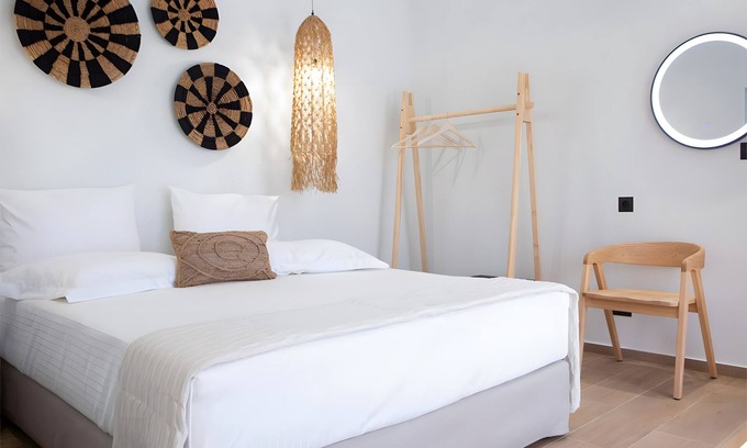 Lefkada Town Apartamento | Apartamento 'Elfam City Suite A' con terraza compartida, Wi-Fi y aire acondicionado