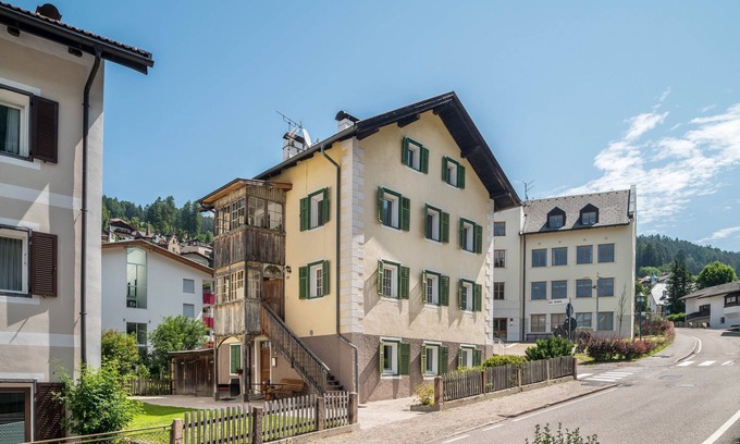 Ortisei Apartamento | Apartamento "Enrich" con vistas a la montaña, balcón y Wi-Fi