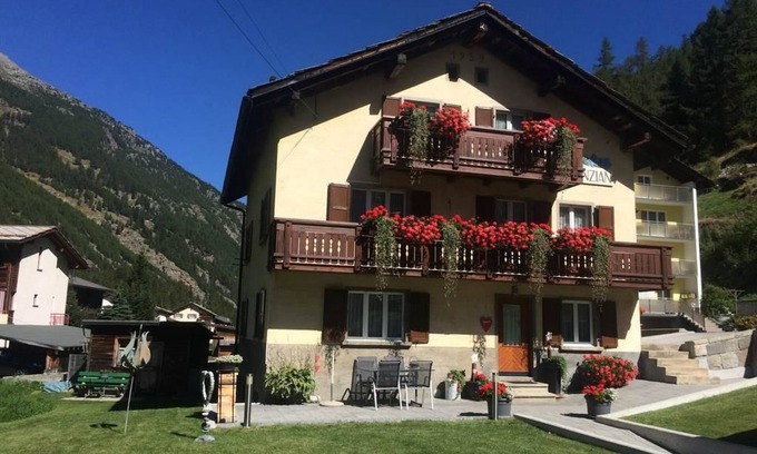 Saas Grund Apartamento | Apartamento Enzian by Interhome