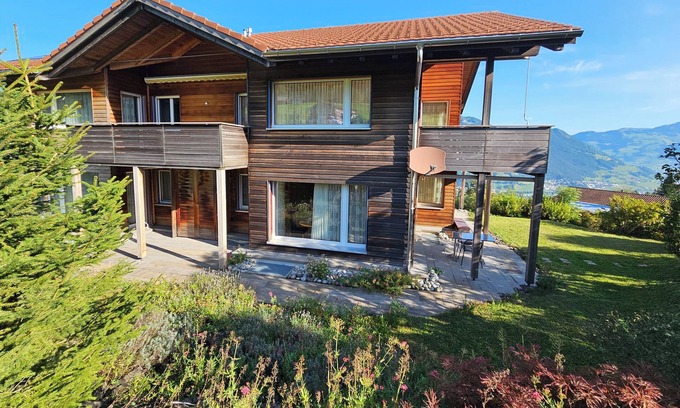 Ruetli Apartamento | Apartment Enzian - peaceful, sunny, terrasse with mountain and lake view