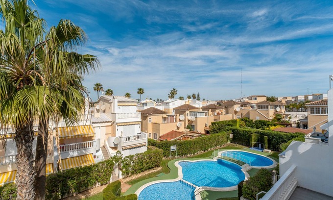 Guardamar del Segura Casa | Apartamento 'A Un Paso Del Mar' con piscina compartida y balcón